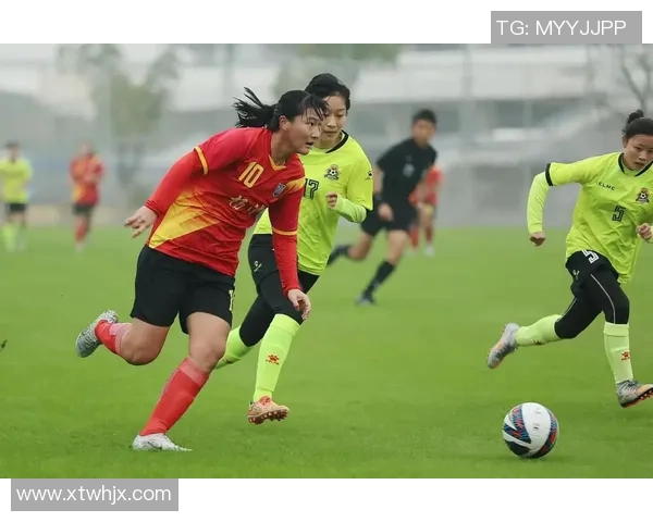 香港足球明星女球员的魅力与风采揭秘，展现她们的运动精神与时尚形象